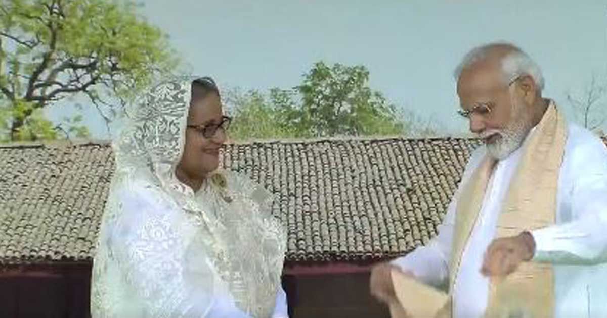 রাজঘাটে-মহাত্মা-গান্ধীর-প্রতি-শ্রদ্ধা-শেখ-হাসিনার

