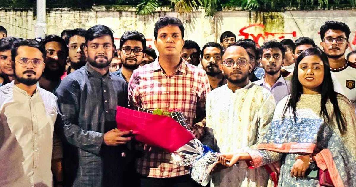 ছাত্রলীগ-সভাপতিকে-দিতে-আসা-ফুল-ছুড়ে-ফেলে-নেতা-কর্মীদের-তাড়িয়ে-দেয়ার-অভিযোগ