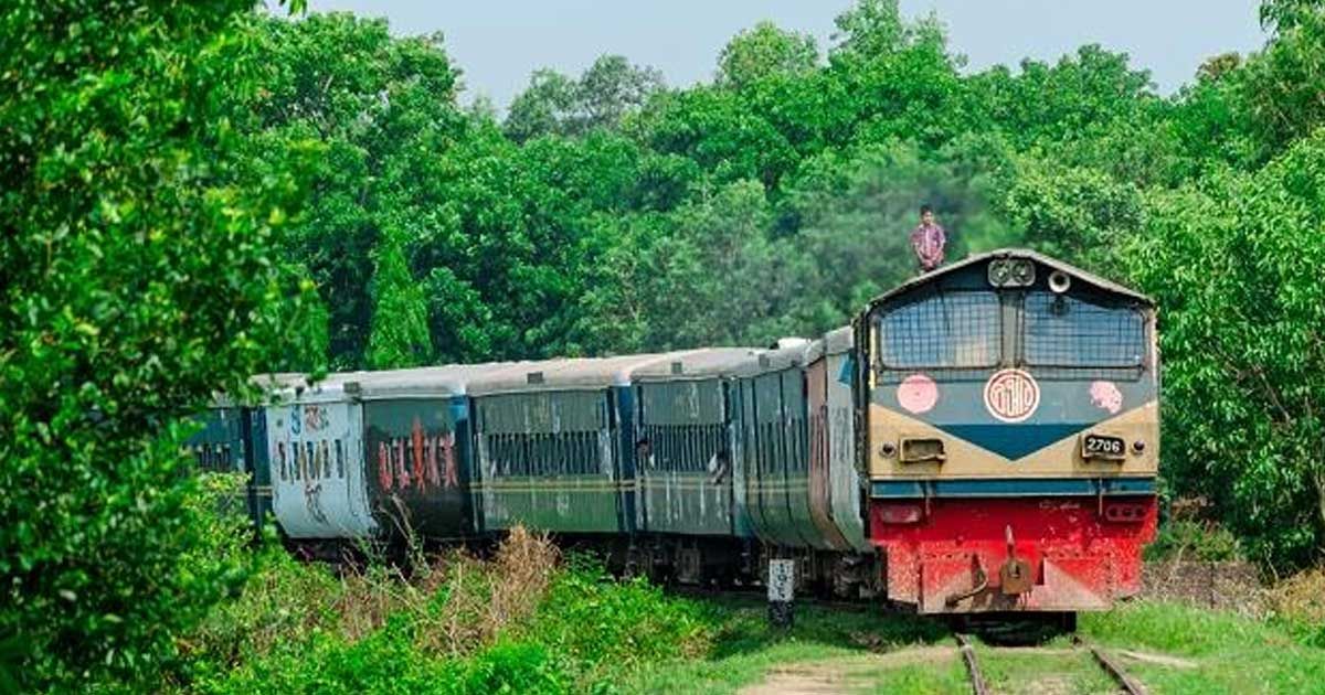 লোকোমাস্টারদের মারধরের প্রতিবাদে চবির শাটল ট্রেন বন্ধ