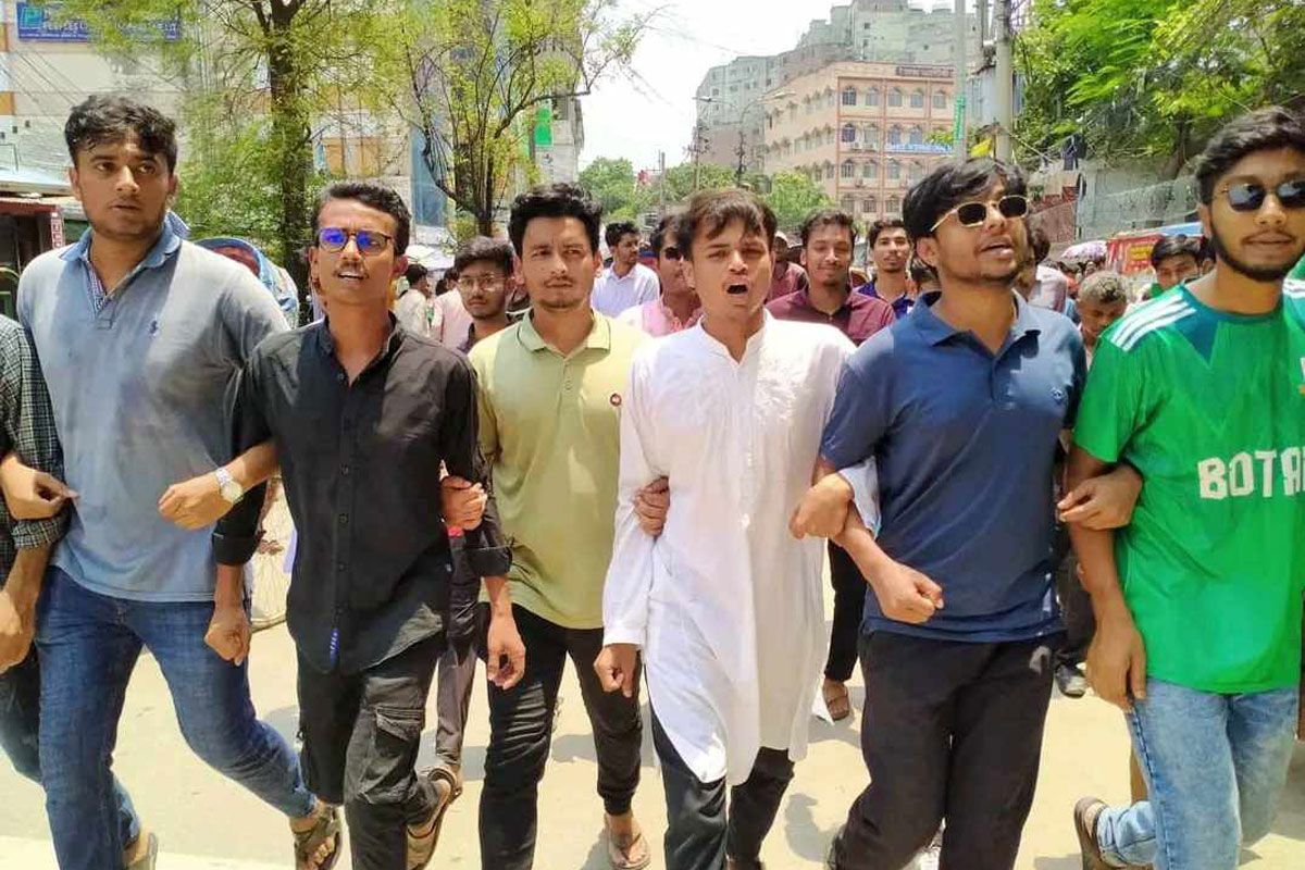 জবি’র শিক্ষার্থী না হয়েও তিনি বিশ্ববিদ্যালয় ছাত্রলীগের নেতা