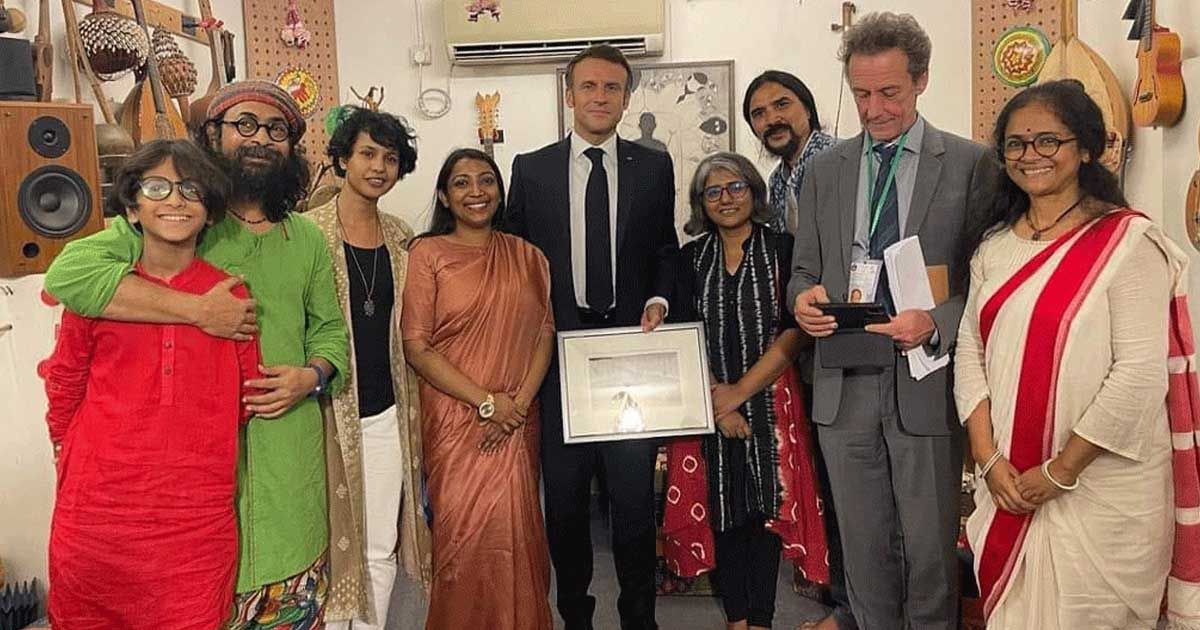 The-President-of-France-listened-to-the-music-while-sitting-in-the-artist-Rahul-Anands-studio