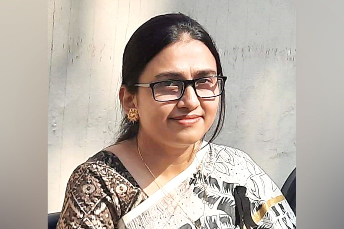 মাঠকর্মীদের গরু-ছাগল মনে করেন স্বাস্থ্য কর্মকর্তা!