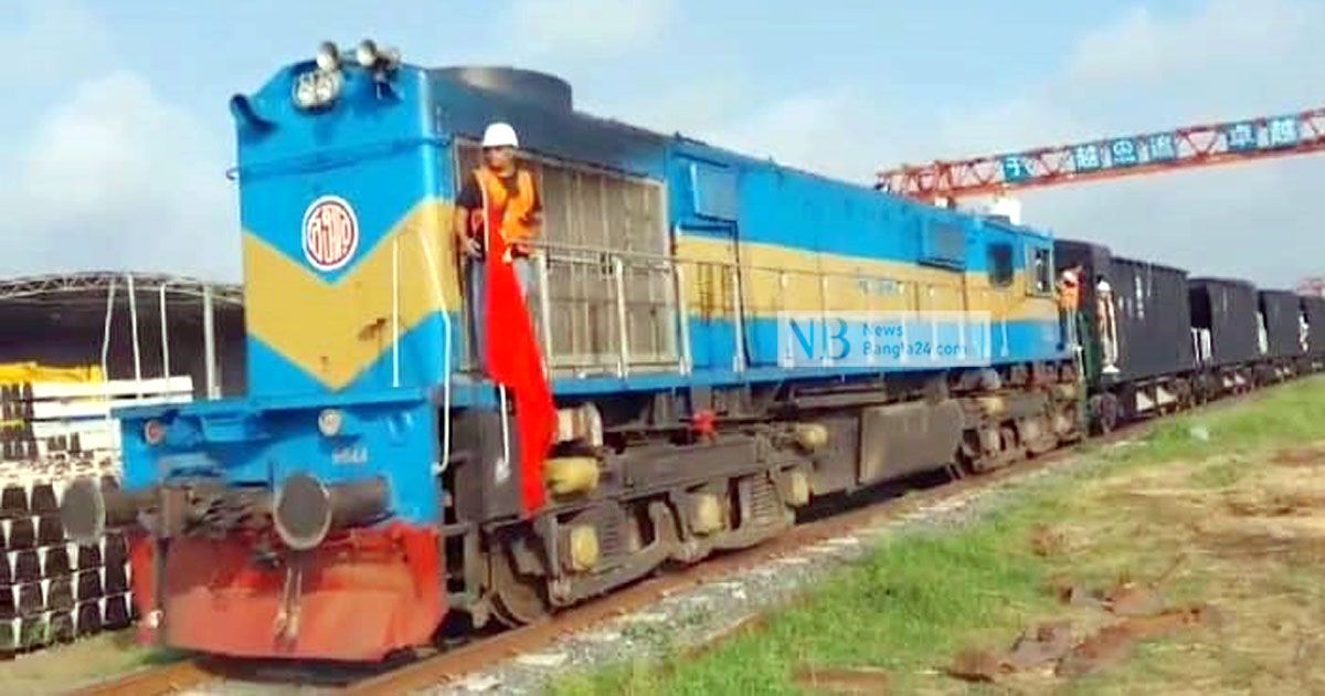 পদ্মা-রেলসেতুতে-পাথরবোঝাই-মালবাহী-ট্রেন-দিয়ে-দ্বিতীয়-দিনের-পরীক্ষা