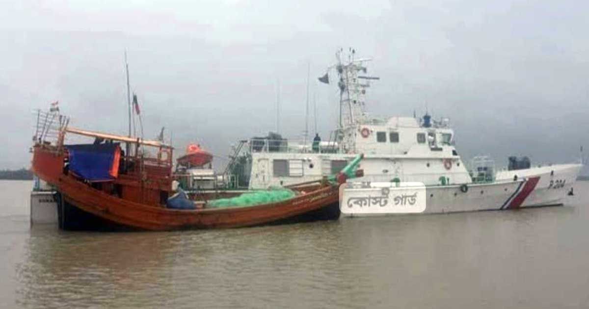 বঙ্গোপসাগরে ৫ দিন ধরে ভাসতে থাকা ১৭ জেলে উদ্ধার