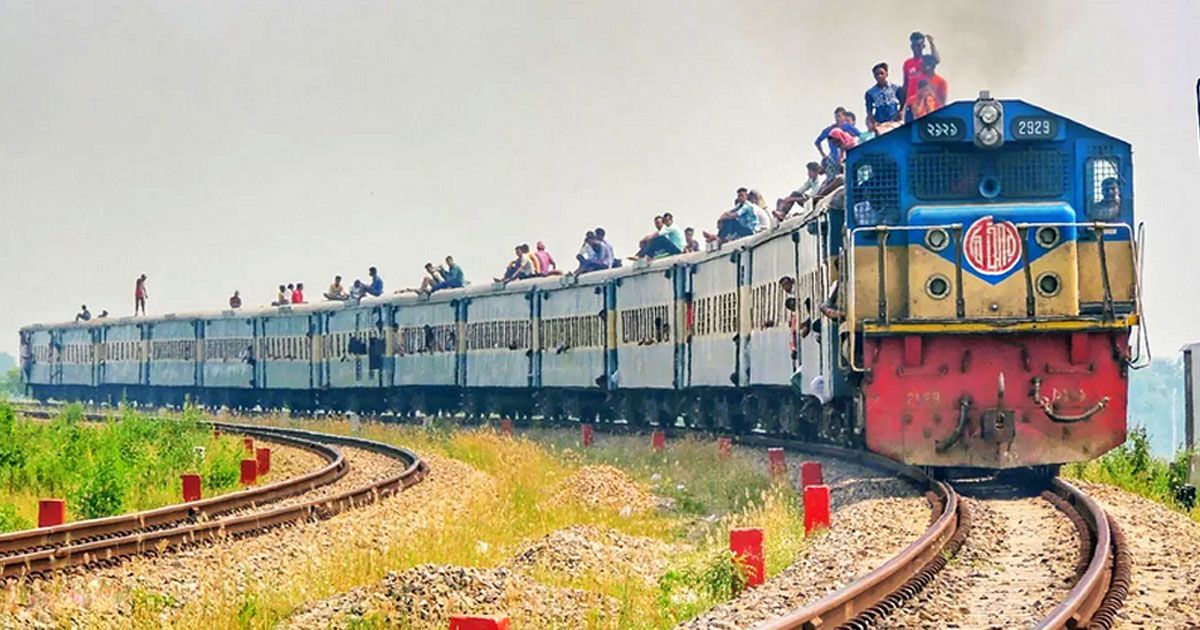ট্রেনের-ধাক্কায়-মায়ের-মৃত্যু-কোল-থেকে-ছিটকে-প্রাণে-বাঁচল-সন্তান 