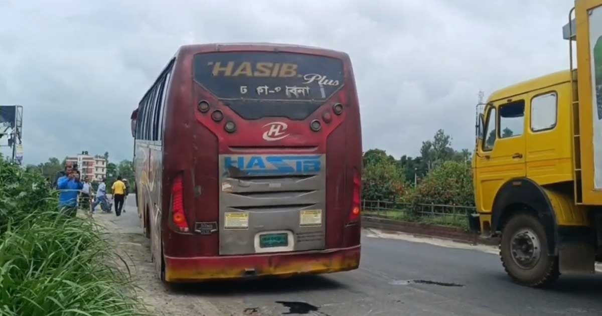টাঙ্গাইলে বাসের ধাক্কায় বাইকের দুই আরোহী নিহত  