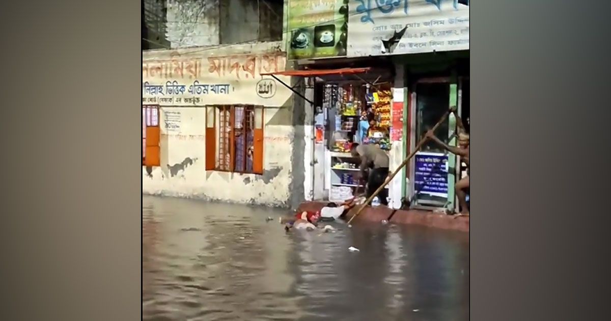 ঢাকায় জলমগ্ন সড়কে বিদ্যুৎস্পৃষ্ট হয়ে ৪ জনের মৃত্যু