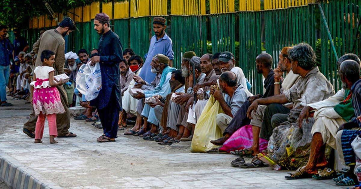 পাকিস্তানে গরিব বাঁচাতে ধনীদের ওপর করের বোঝা চাপানোর পরামর্শ আইএফএর