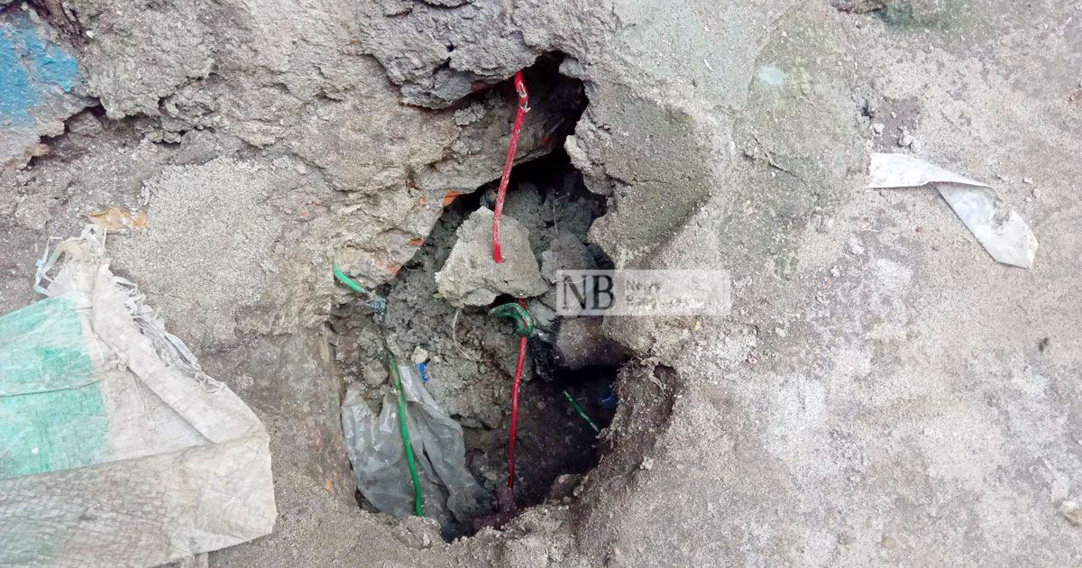 খাল ভরাটে সড়কে জলাবদ্ধতা, অবৈধ সংযোগের তারে বিদ্যুতায়িত পানি 