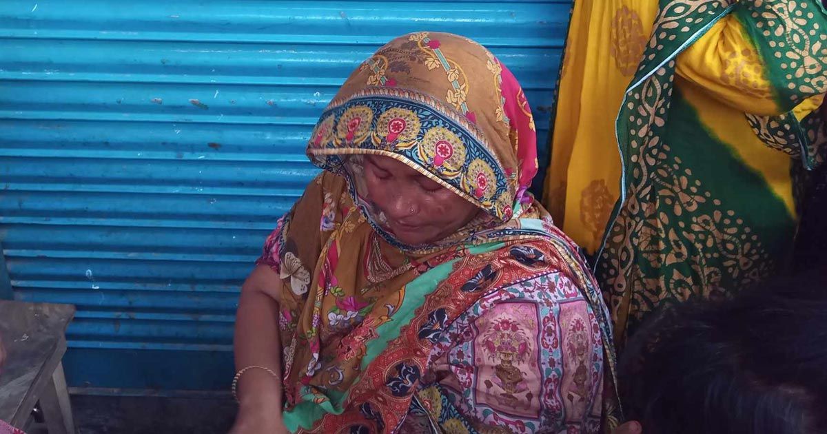 খাল ভরাটে সড়কে জলাবদ্ধতা, অবৈধ সংযোগের তারে বিদ্যুতায়িত পানি 