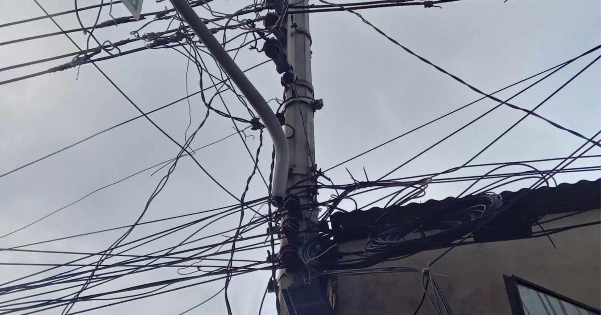 খাল ভরাটে সড়কে জলাবদ্ধতা, অবৈধ সংযোগের তারে বিদ্যুতায়িত পানি 
