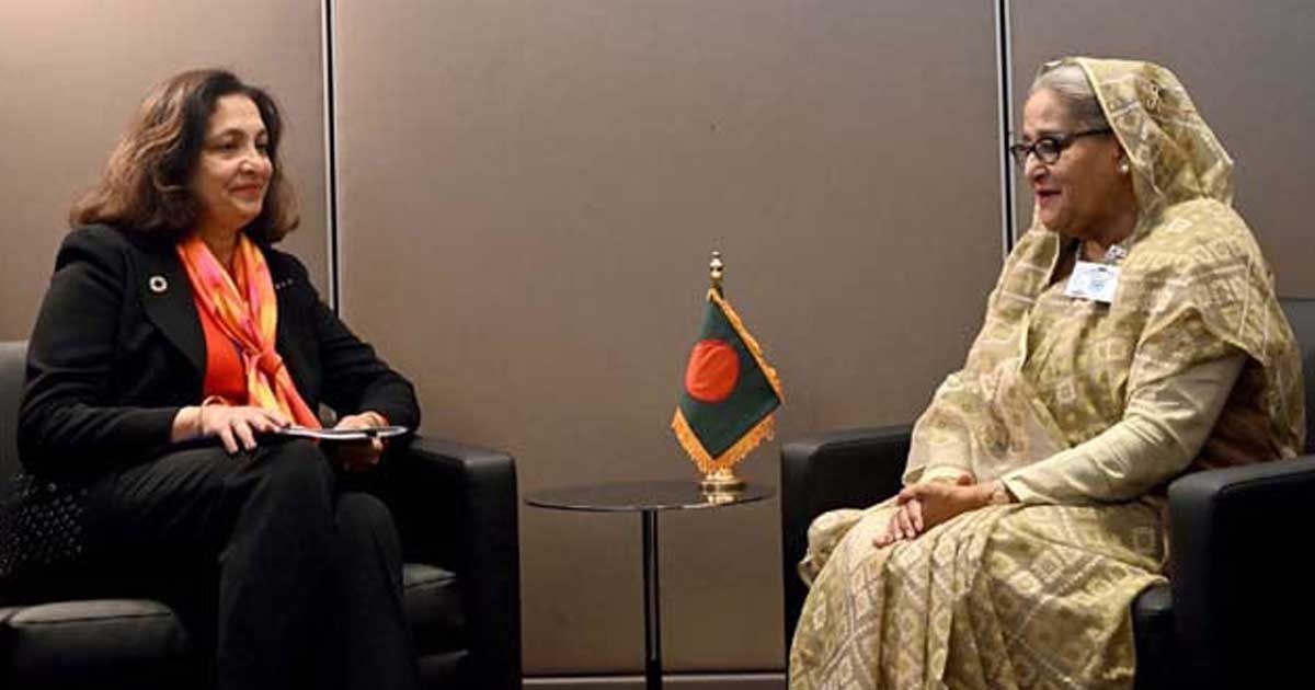 Azra-Jair-talks-with-the-Prime-Minister-about-the-elections-in-Bangladesh