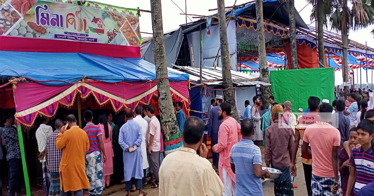 তাল সড়কে বাহারি পিঠার উৎসব