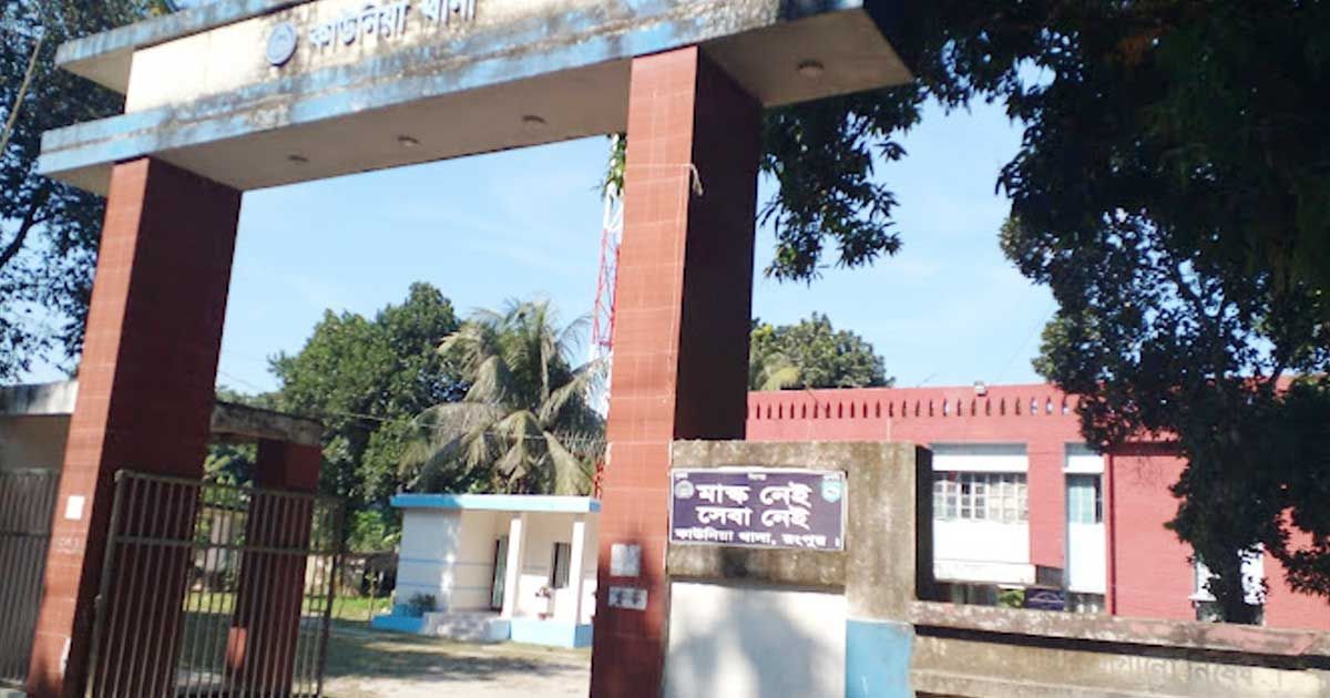 শিক্ষককে-ক্লাসে-ফেসবুক-ব্যবহার-করতে-বাধা-দেয়ায়-প্রধান-শিক্ষককে-মারধর