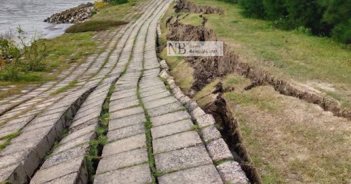 সাগরে মিশে যাচ্ছে ২৯৩ কোটি টাকার বেড়িবাঁধ