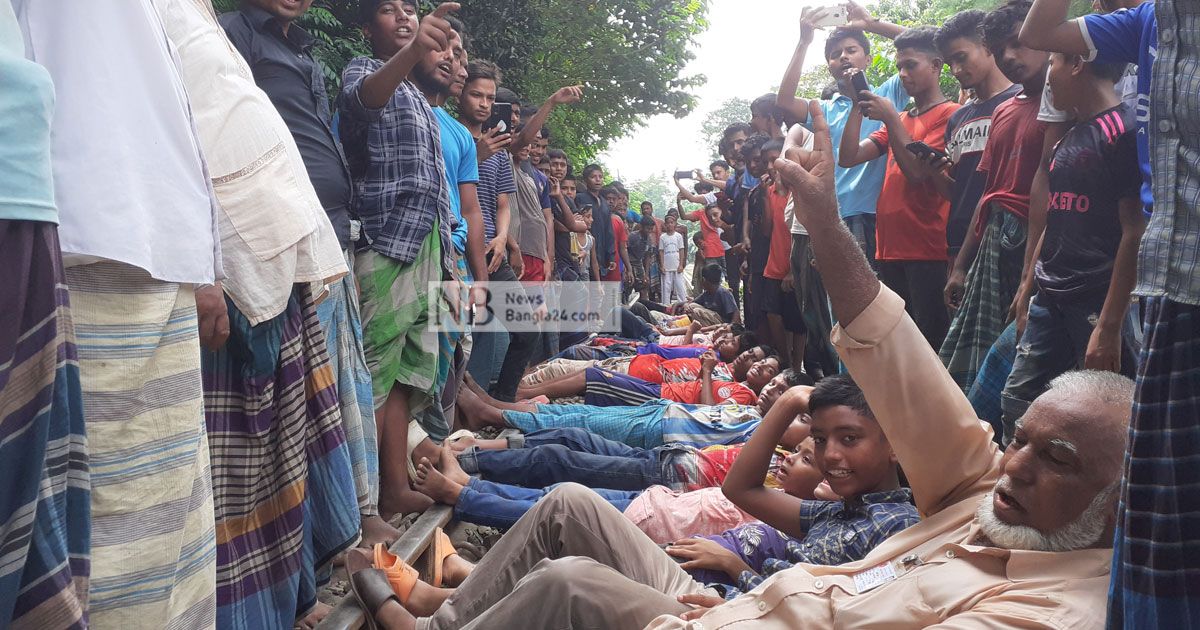 Lakhs-of-people-are-suffering-due-to-the-closure-of-more-than-half-a-hundred-railway-crossings-in-Comilla