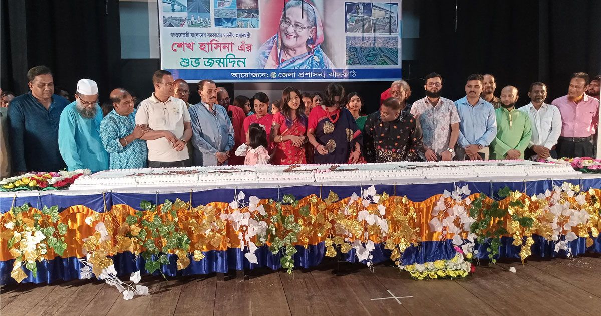 Hundred-pound-cake-for-Prime-Ministers-birthday