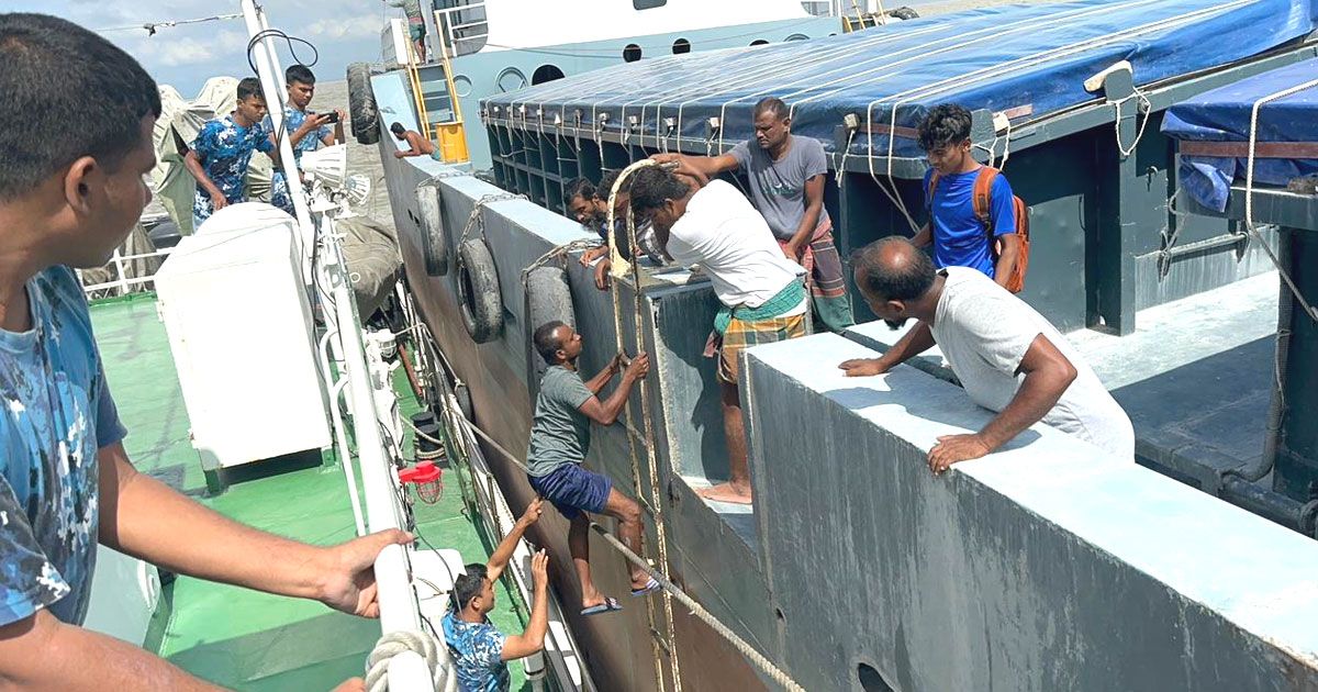 14-sailors-rescued-from-deep-sea-by-phone-call-to-999