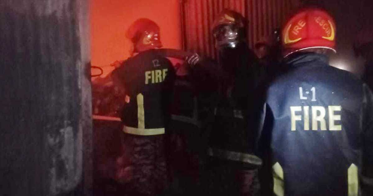 After-three-hours-in-Gazipur-the-fire-in-the-warehouse-of-the-factory-was-extinguished