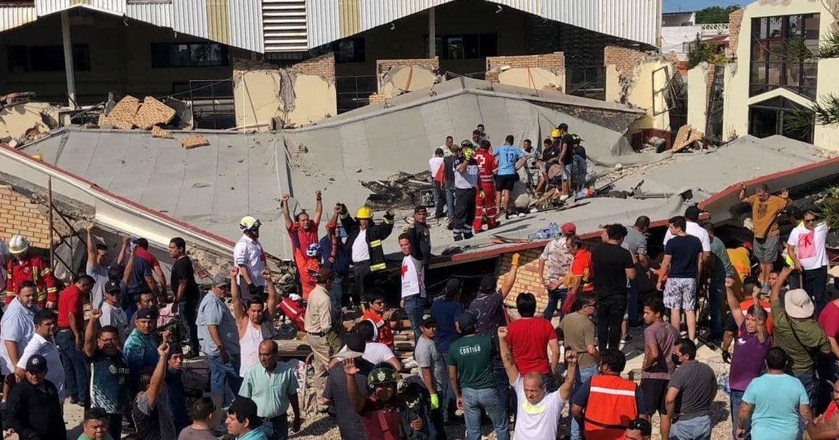 Church-roof-collapses-in-Mexico-killing-seven