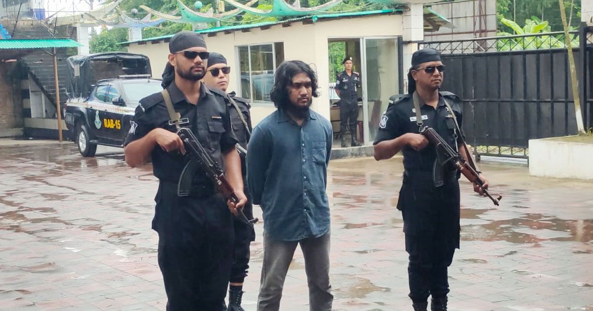 অস্ত্রসহ-আরসা-প্রধানের-একান্ত-সহকারী-গ্রেপ্তার