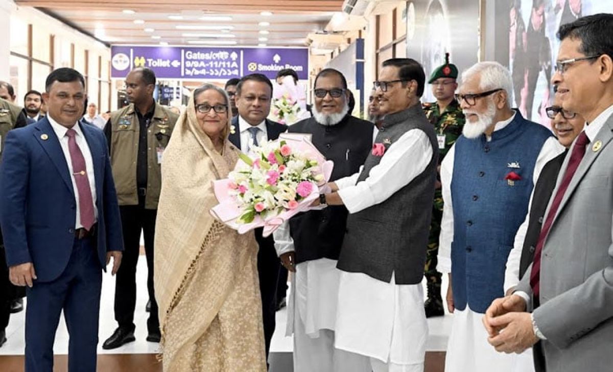 যুক্তরাষ্ট্র-যুক্তরাজ্য-সফর-শেষে-দেশে-ফিরলেন-প্রধানমন্ত্রী