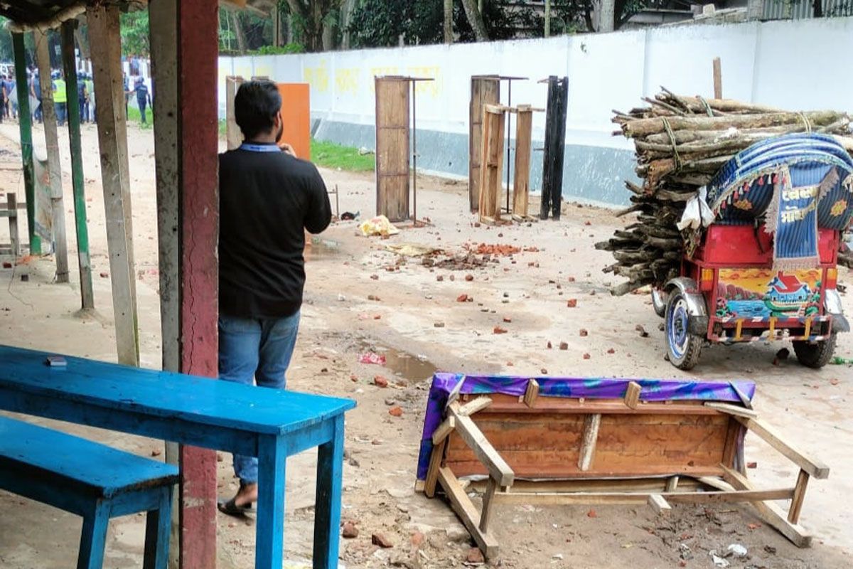 ডালের বাটি নিয়ে এবার সংঘর্ষে চবি ছাত্রলীগ