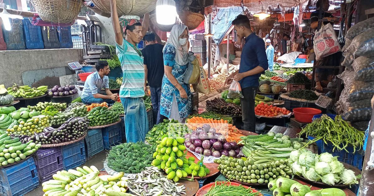 বাড়তি-টাকা-নিয়ে-ঢুকতে-হচ্ছে-সবজি-মাছ-মাংস-ও-ডিমের-বাজারে
