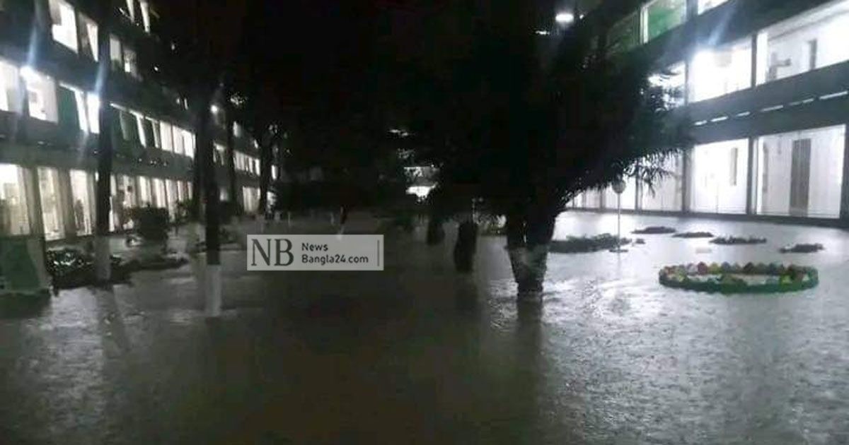 রাতভর বৃষ্টিতে ময়মনসিংহ শহরের বাসাবাড়ি, হাসপাতাল, বিদ্যুৎকেন্দ্রে পানি
