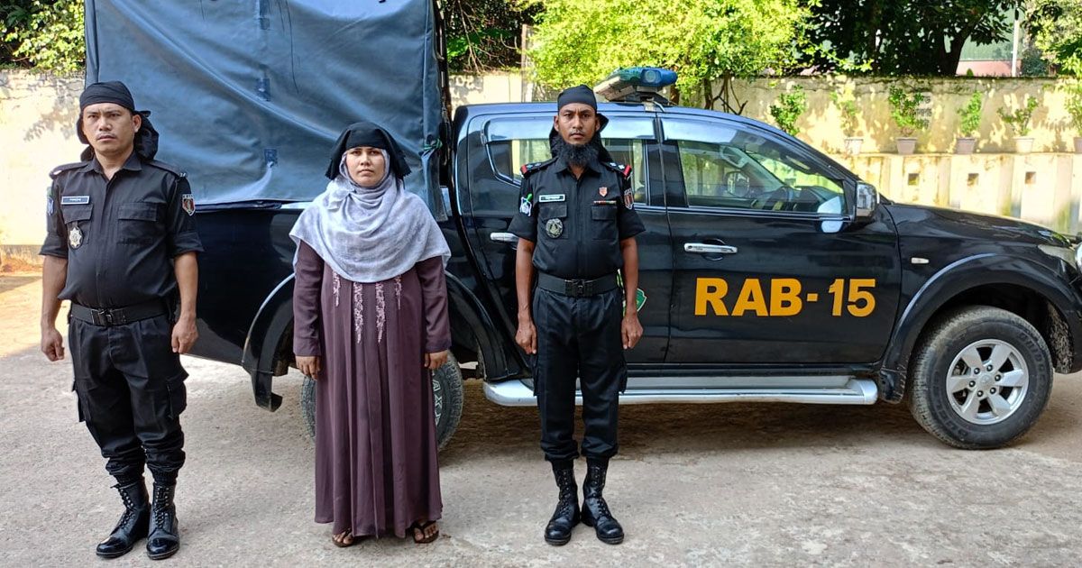 অর্ধলক্ষাধিক ইয়াবাসহ ১ রোহিঙ্গা নারী আটক
