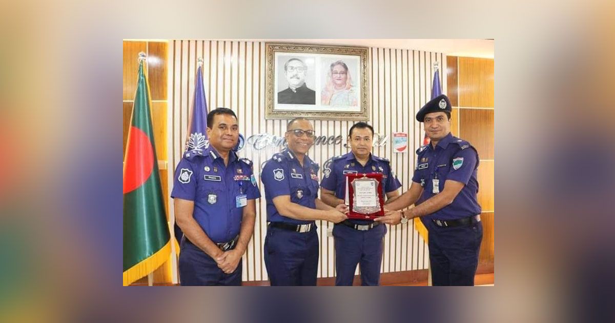 কাজী মনিরুজ্জামান চতুর্থবারের মতো খুলনা রেঞ্জের শ্রেষ্ঠ এসপি 