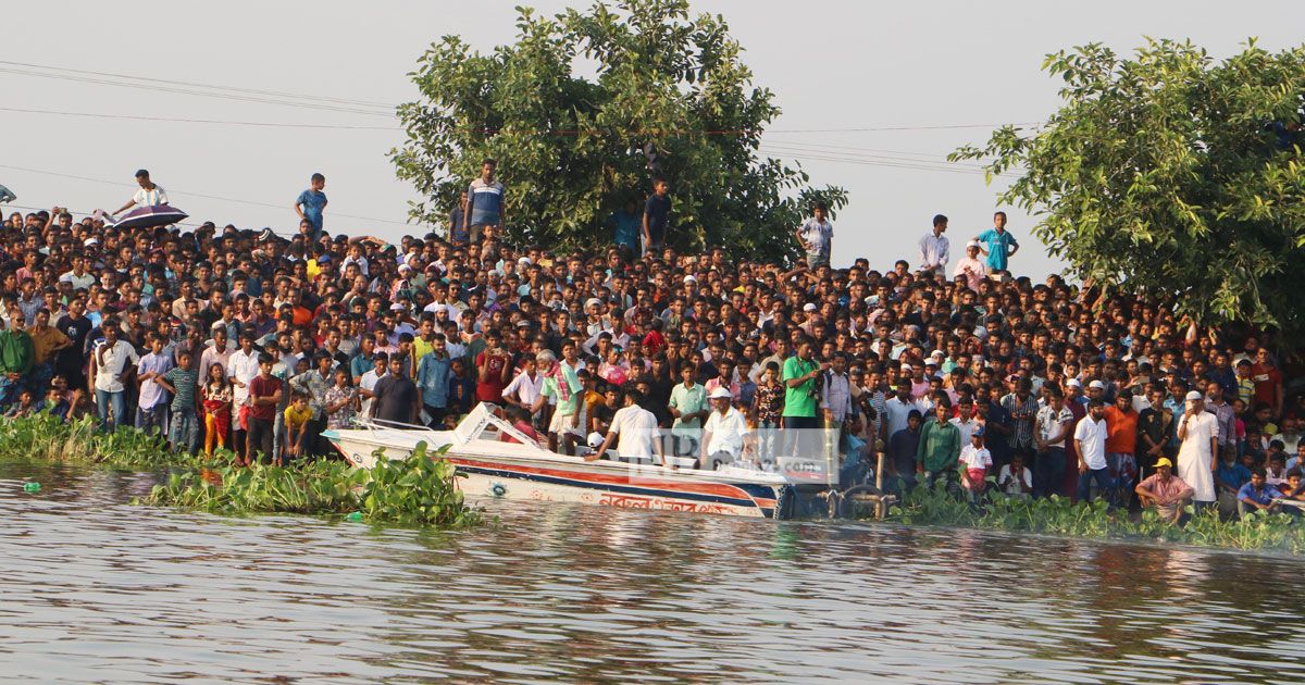 জবই বিলের ঐতিহ্যবাহী নৌকাবাইচ