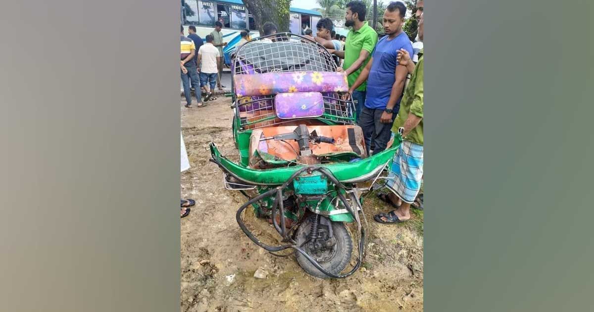 উখিয়ায় অটোরিকশায় বাসের ধাক্কায় প্রাণ গেল এলজিইডি প্রকৌশলীর