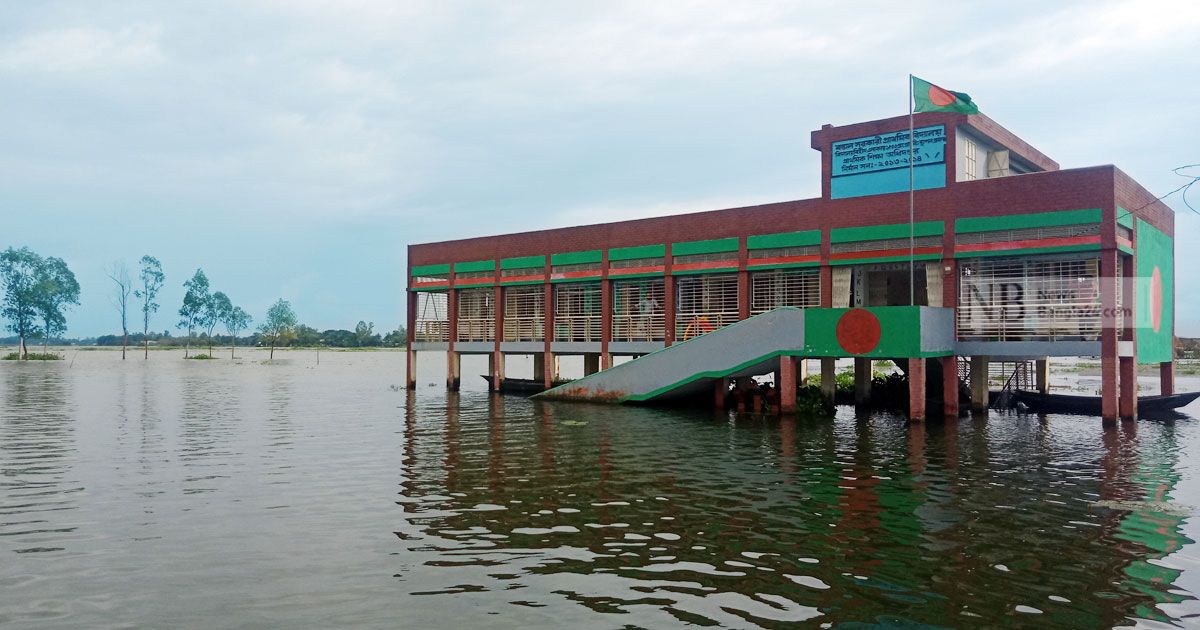 নদীতীরের লঞ্চঘাট নয়, এগুলো বিদ্যালয় ভবন