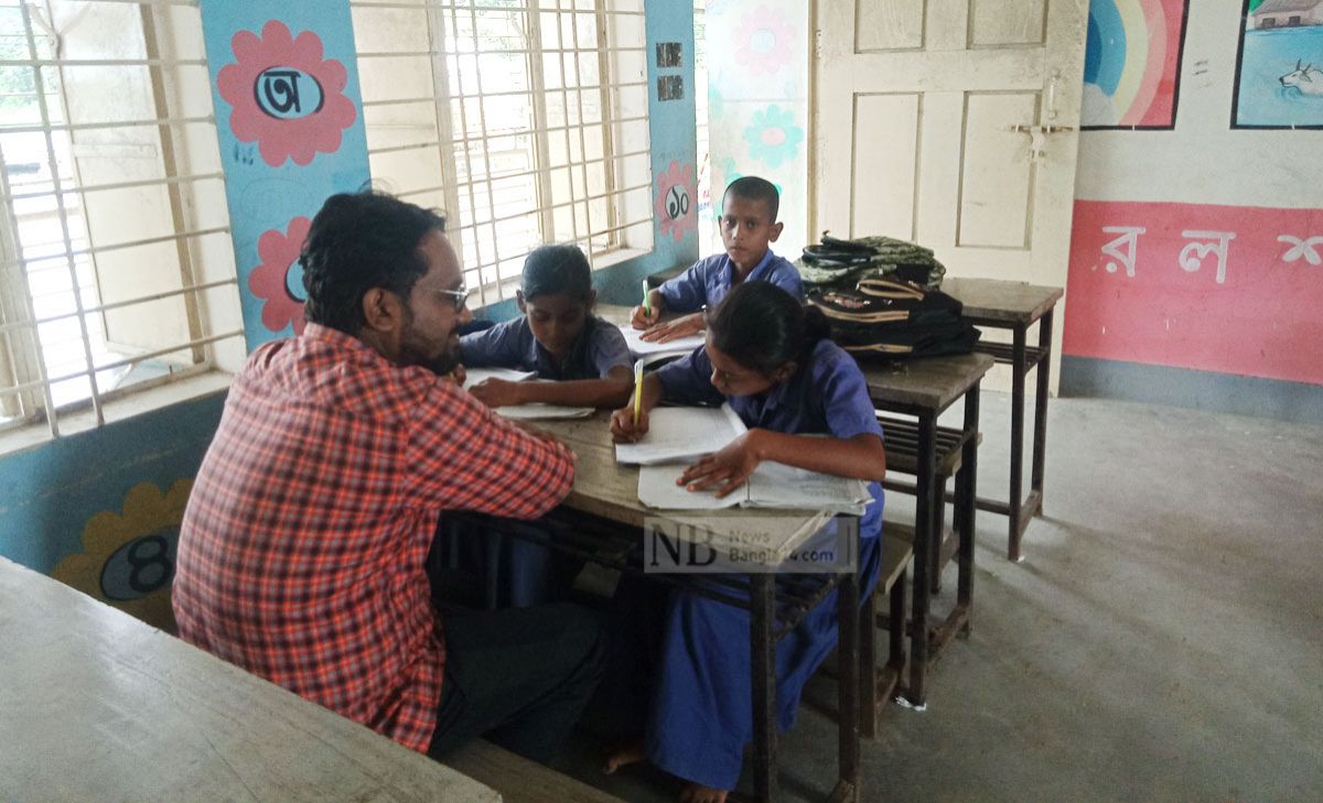 নদীতীরের লঞ্চঘাট নয়, এগুলো বিদ্যালয় ভবন