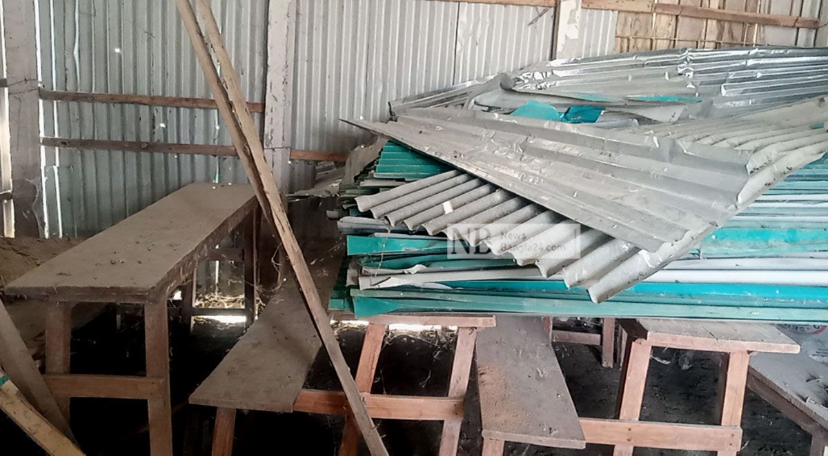 যে বিদ্যালয়ে সপ্তাহে একদিন পা পড়ে শিক্ষকের