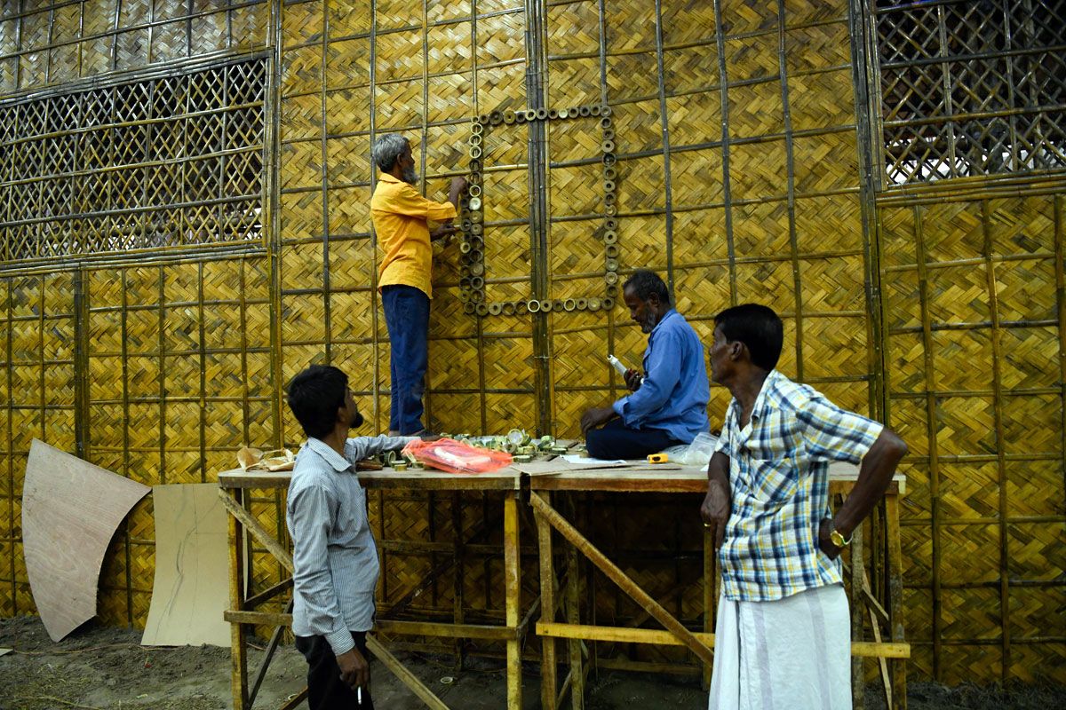 ‘স্মার্ট বাংলাদেশ’ থিমে রোবটিক দুর্গা প্রতিমা
