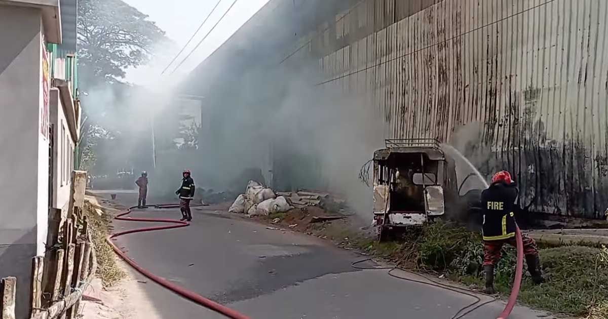 সোয়া দুই ঘণ্টা পর খুলনার পাটকলের আগুন নিয়ন্ত্রণে