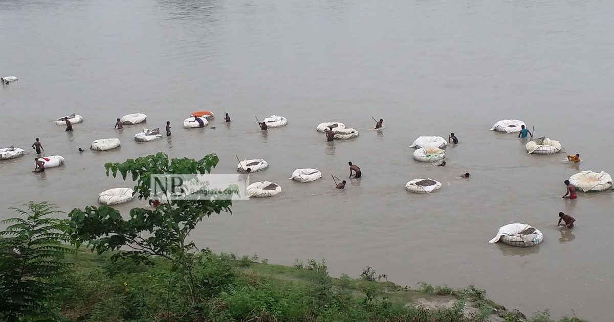 স্রোতহীন মহানন্দা, পাথরশ্রমিকদের জীবিকায় টান