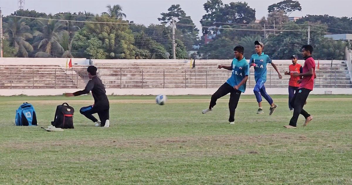 টাঙ্গাইলে সংকুচিত হয়ে আসছে খেলার মাঠ