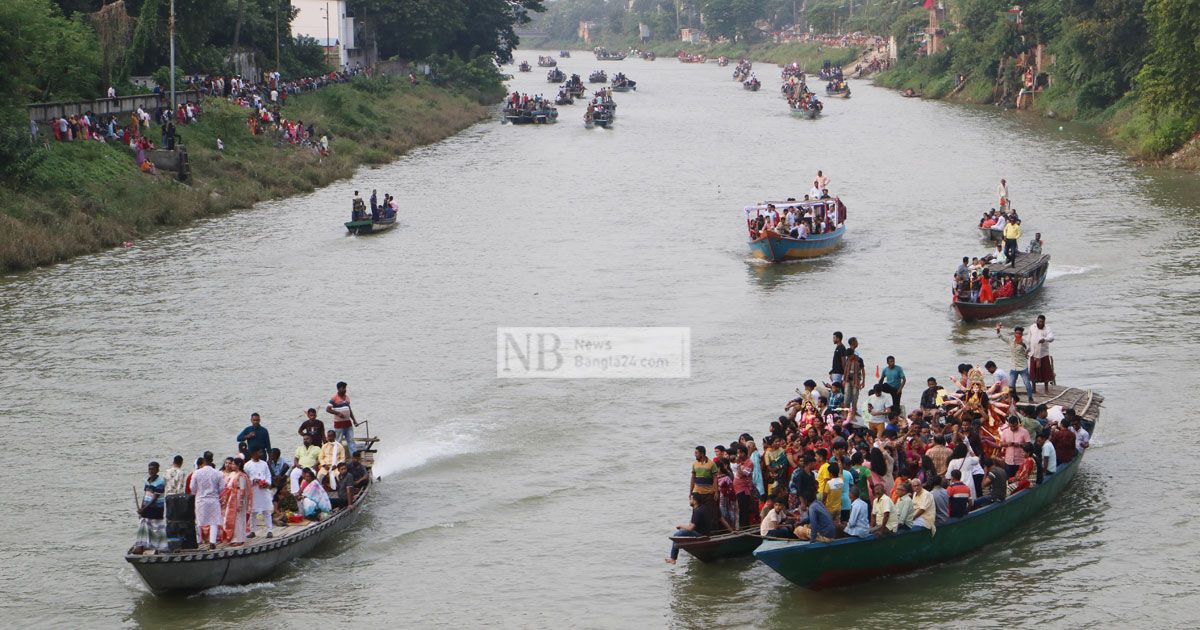 ছোট যমুনা নদীতে প্রতিমা বিসর্জন