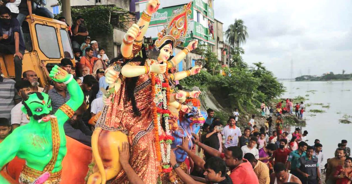 প্রতিমা বিসর্জনে শেষ হলো দুর্গোৎসব