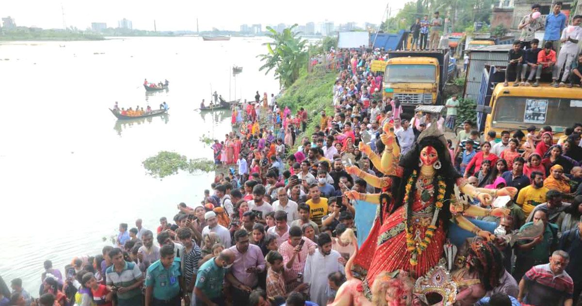 প্রতিমা বিসর্জনে শেষ হলো দুর্গোৎসব