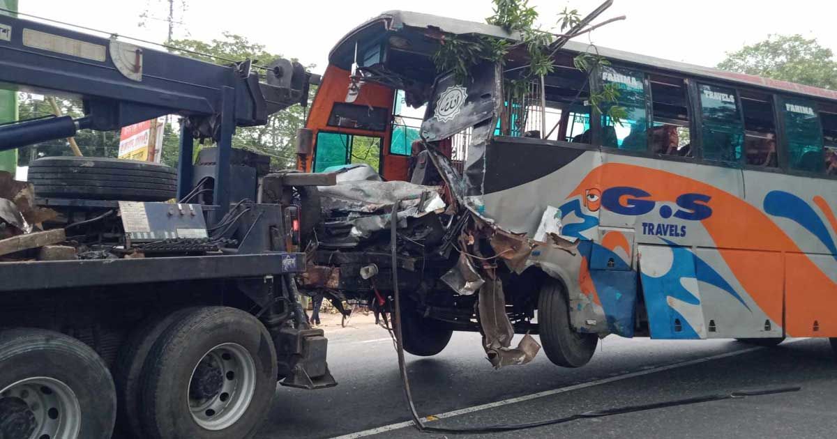 গোপালগঞ্জে-পিকআপে-বাসের-ধাক্কায়-প্রাণ-গেল-দুজনের- 