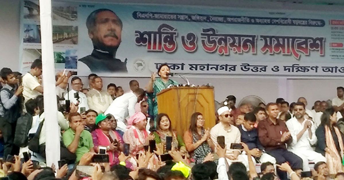 গান-গেয়ে-নেতা-কর্মীদের-উজ্জীবিত-করার-চেষ্টা-মমতাজের