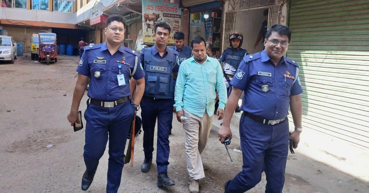 কুমিল্লায়-পেট্রলবোমা-ও-ককটেল-উদ্ধার-আটক-সাত