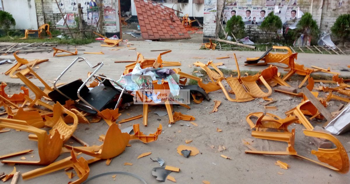 লালমনিরহাটে আওয়ামী লীগ নেতার মৃত্যুতে জেলাজুড়ে বিএনপি অফিসে হামলা, আগুন 