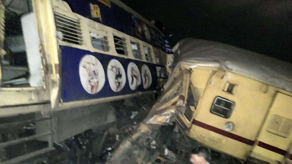 ভারতে দুই ট্রেনের ভয়াবহ সংঘর্ষ, নিহত অন্তত ৬