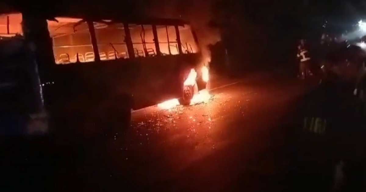 গজারিয়ায়-মিনিবাসে-হরতাল-সমর্থকদের-আগুন