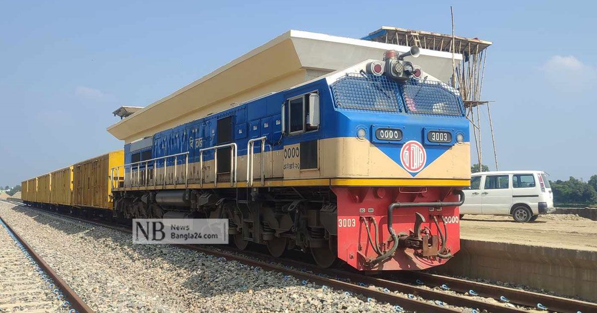 আখাউড়া-আগরতলা-রেলপথে-দ্বিতীয়-দফায়-চলল-পরীক্ষামূলক-ট্রেন-




